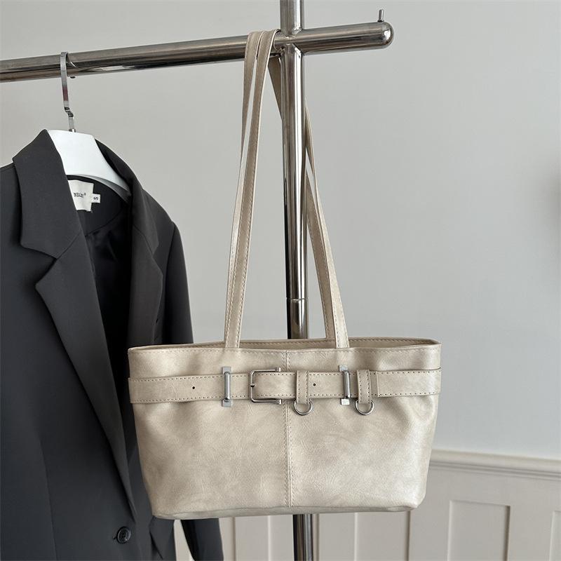 Small-scale Design Casual Trendy Underarm Bag for Commuting with Unique and Lightweight Single Shoulder Bag Style