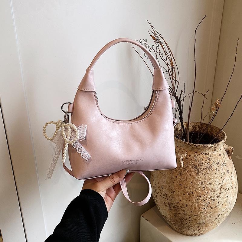 A Stylish and Fashionable Single-shoulder Crossbody Bag with A Luxurious Texture for Commuting To Work.