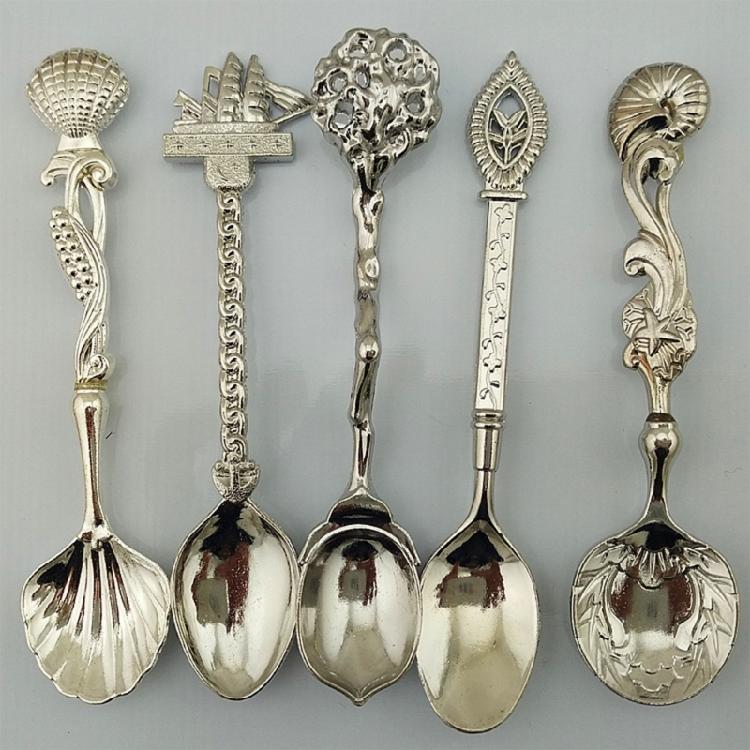 Retro Elegances Alloy Crafted 5Pcs Multifunctional Spoons Kitchen Utensils Collection Antique Relief Kitchen Accessorie