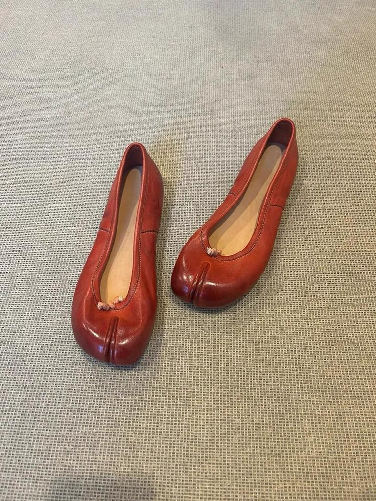 2025A Νέο Στυλ Παπούτσια με Διαχωρισμό Δακτύλων Πλυμένα με Δέρμα, Γυναικεία Ρηχά Ασημί Παπούτσια Μονά 'Οπλή Χοίρου' και Μπαλαρίνες