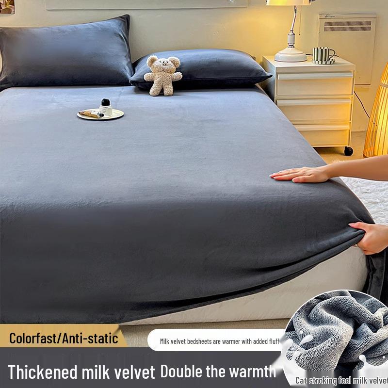 Winter Velvet Flannel Fleece Bed Sheet - Thick Coral Fleece, Solid Color, for Student Dormitory Mattress.