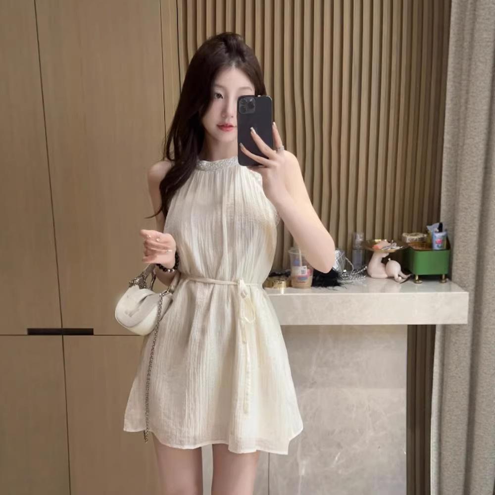 Design sense neck temperament sleeveless dress women's summer new sweet French vacation style off-the-shoulder skirt