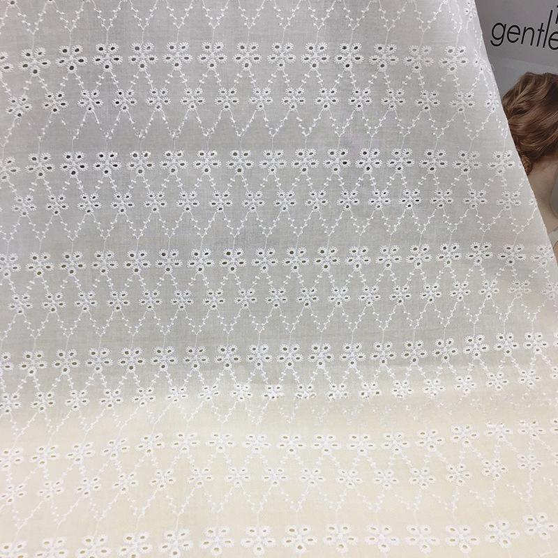 100x130cm Tessuto di Cotone Bianco Ricamato con Occhielli Pizzo di Cotone Materiale per Cucire Vestiti, Al Metro 23 stili
