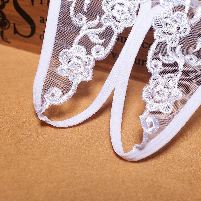 String tanga ultra-subțire cu talie joasă, din plasă brodată, cu crotch deschis