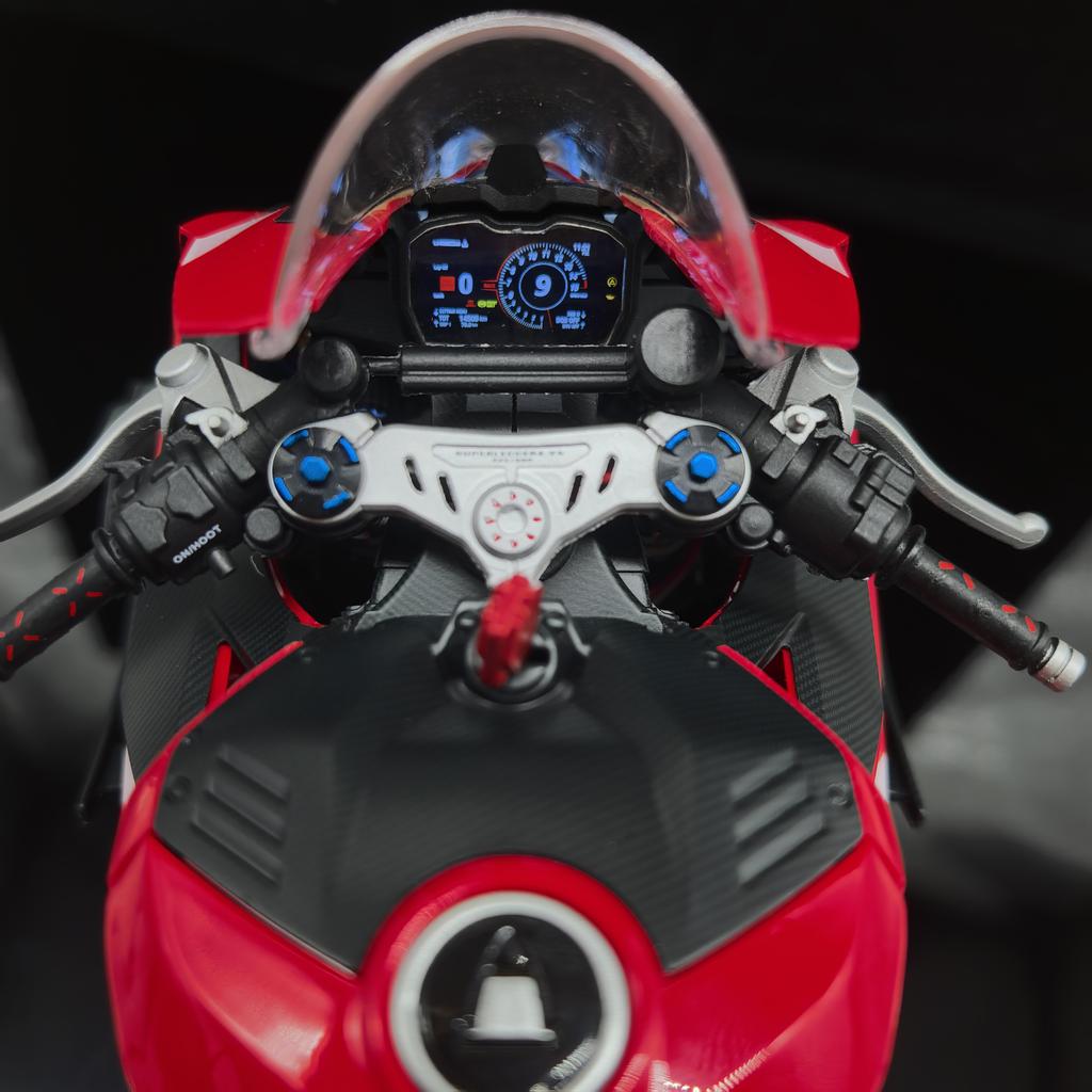 Spray 1:7  Ducati V4S 1:6 V4R Super Motorcycle Alloy Diecast Metal Model Street Racing Ornament Start  Collection Of Hobbies Boy