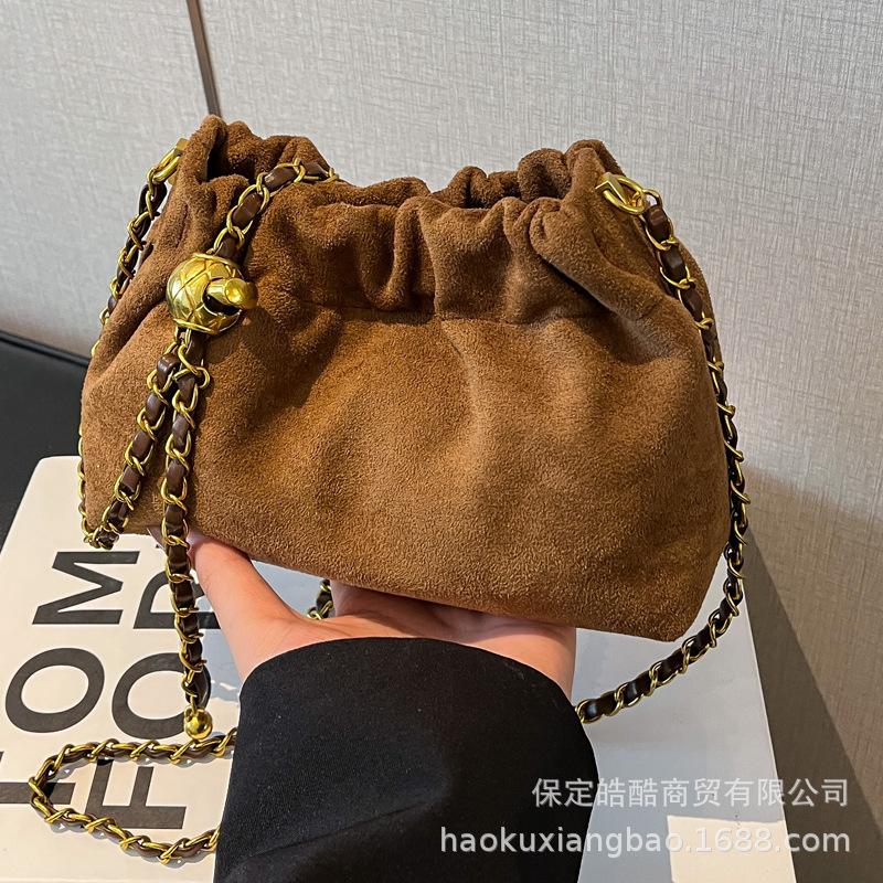 Leopard print bag women's 2025 new trendy niche super fire commuter shoulder bag suede chain crossbody bucket bag