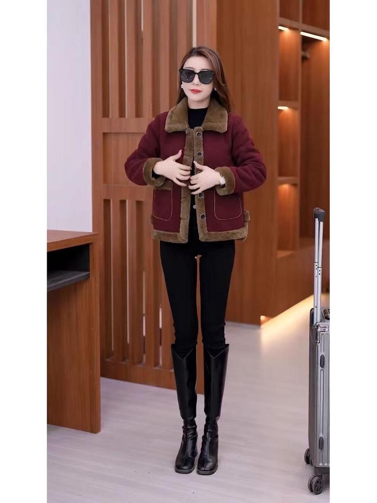Stylish Warm Padded Jacket for Middle-Aged & Elderly Women - Age-Defying, Slimming, Belly-Concealing Autumn/Winter Trend.