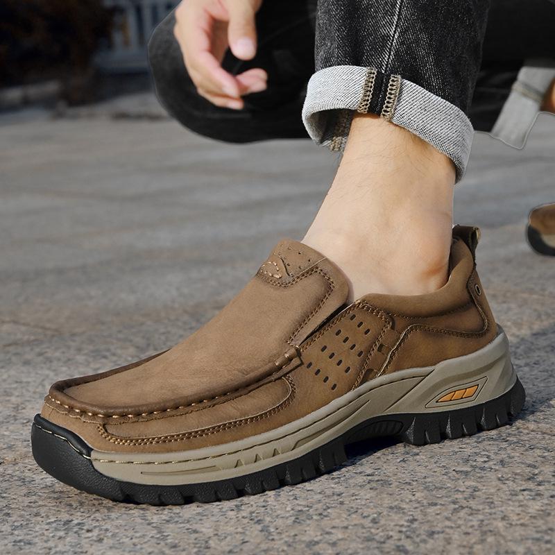Men's 2025 New Style Outdoor Casual Leather Slip-On Loafers for Hiking and Mountaineering
