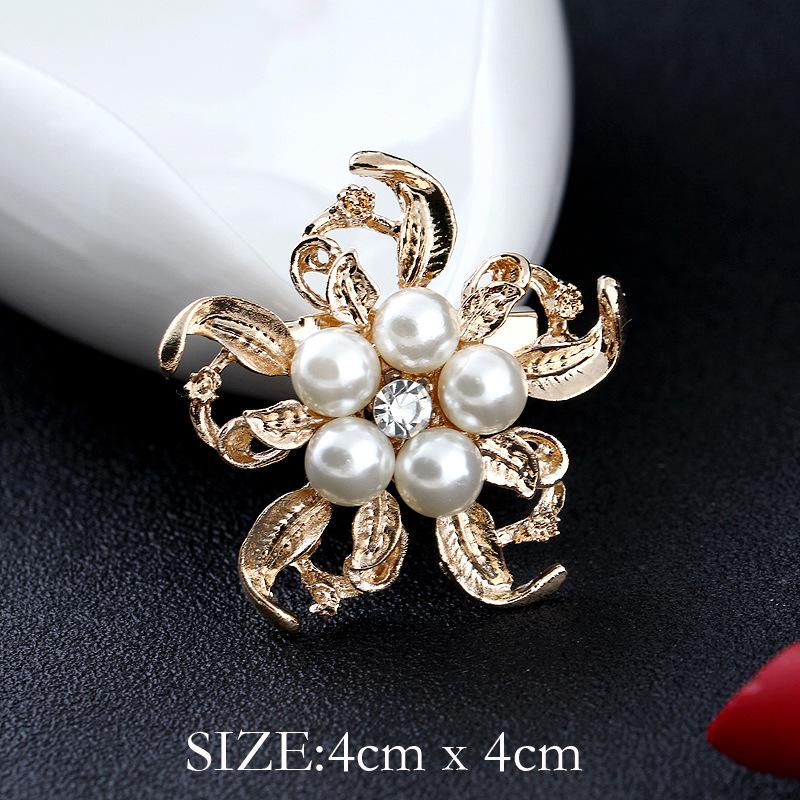 Spilla Corona di Perle e Strass di Cristallo Coreano - Spilla Versatile per Sciarpe da Donna con Spedizione Gratuita