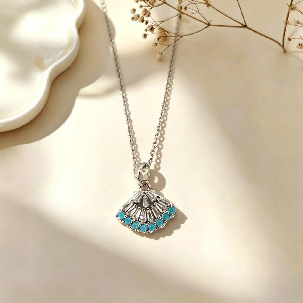 Elegant Zircon-Inlaid Fan Necklace: Luxury Women’s Versatile Clavicle Chain