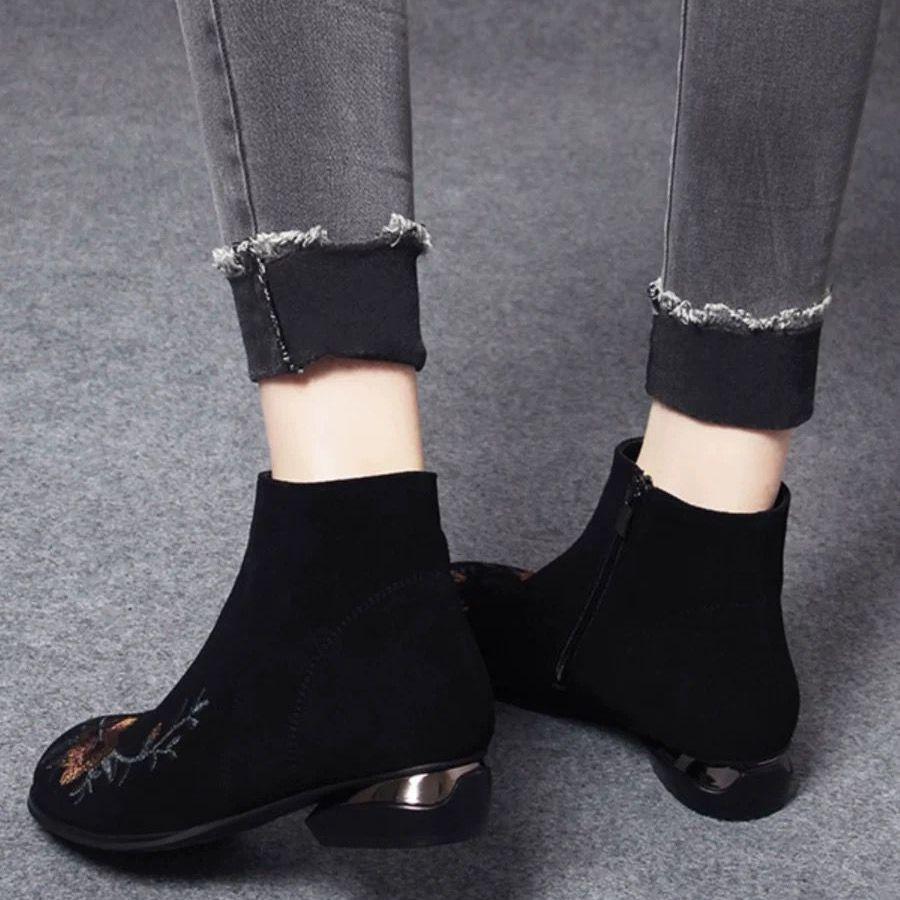 Short Boots Autumn and Winter Women's 2025 New Han Element Wool Surface Embroidery Ethnic Style Warm and Versatile Going Out Elegant National Sty
