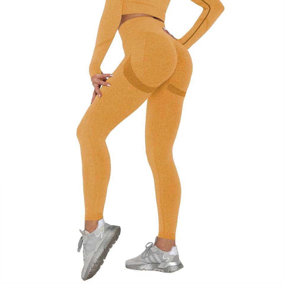 Шұлықтағы порно балапан мастурбация жасайды