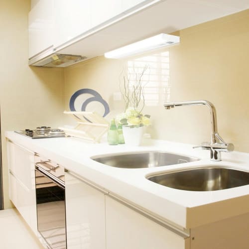 Iris Ohyama LED kitchen hand light for both undershelf and wall use KTM8N-TK