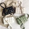 Módna malá dizajnová taška pre ženy 2020 Nová kórejská módna tkaná malá štvorcová crossbody taška sieťovaná červená taška cez rameno