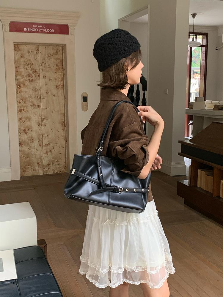 Korean-Style Underarm Tote Bag - Autumn/Winter, Large Capacity, Versatile Commute & Motorcycle Style Shoulder Bag for Women