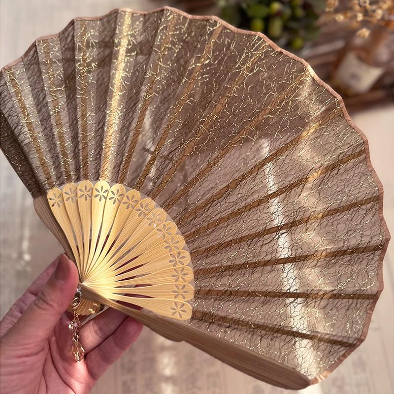 Bambus geschnitzter Fächerknochen Retro Muschelfächer Vintage Gold Silber Seidengarn Stoff Einfacher Faltfächer Hochzeits Tanz Handfächer Geschenk Dekor
