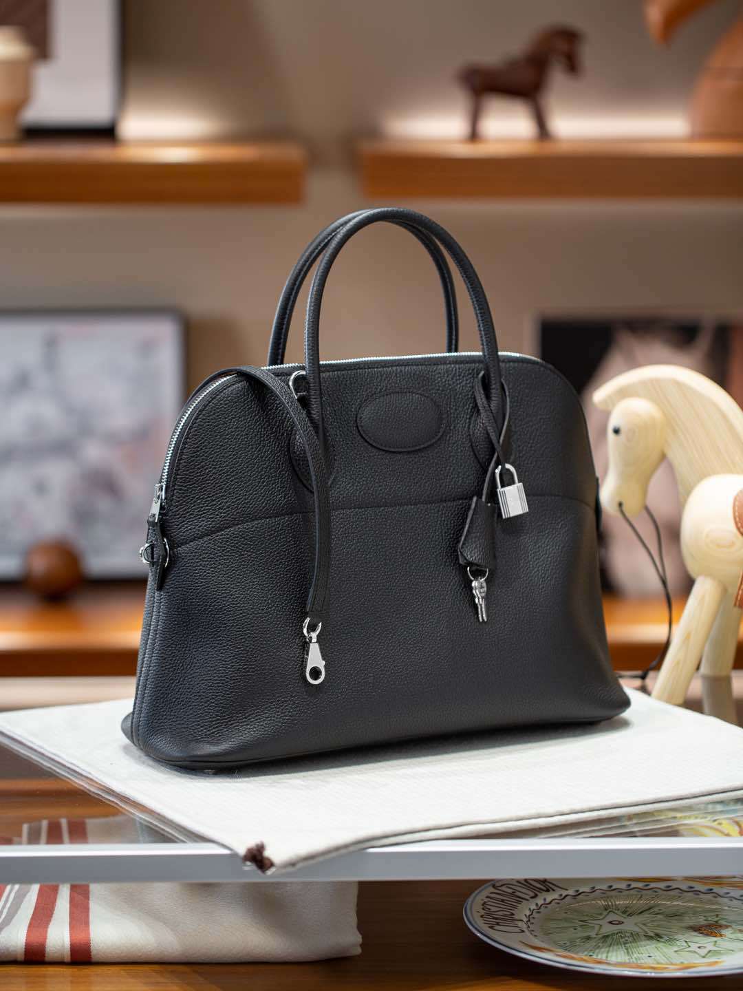 

Bolide35 Classic Style Preserved Round Bag Top Layer Togo Cowhide Retro Handheld Texture Hundred Matching Womens Bag 35cm чорний