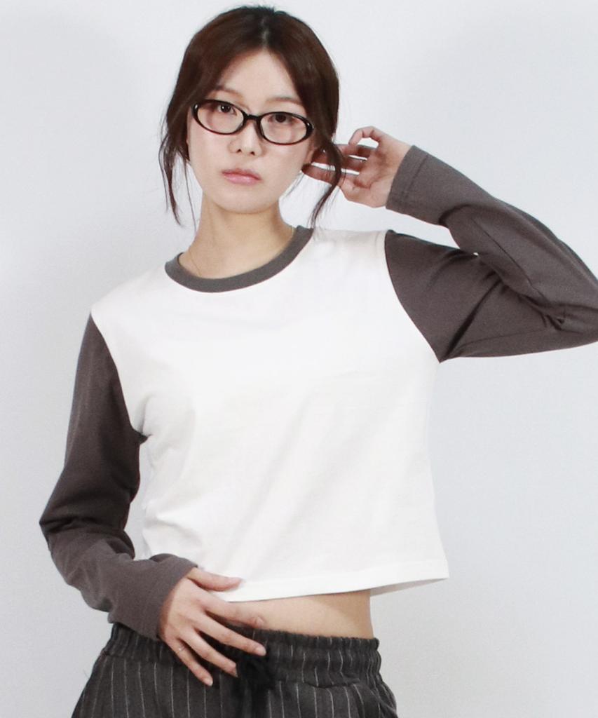 Deumakeu Color-Block Semi-Crop Long Sleeve Tee - White&Charcoal