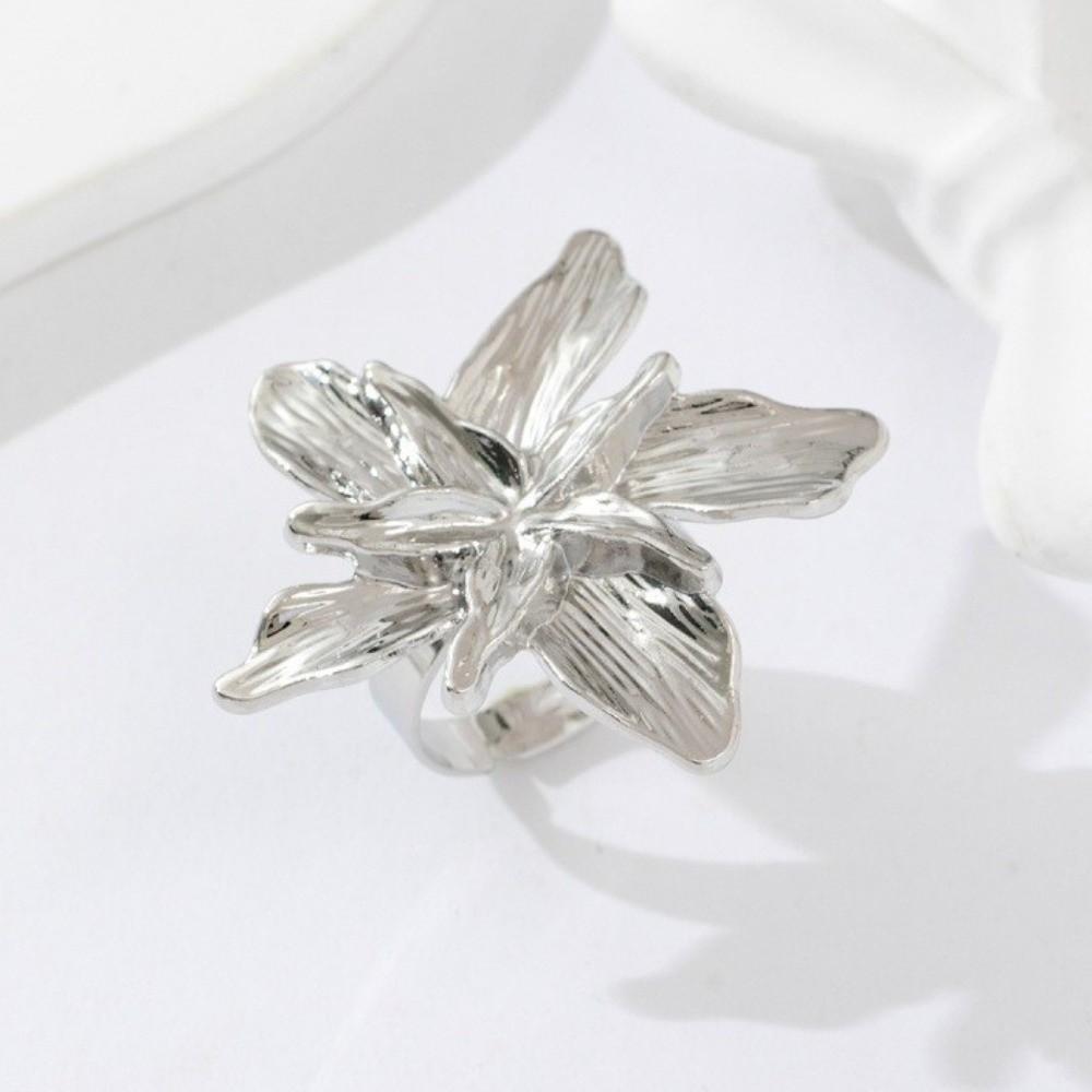 Zinc Zinc Alloy Metal Flower Ring Adjustable Irregular Geometric Petal Ring Gold Big Floral Ring  Gift