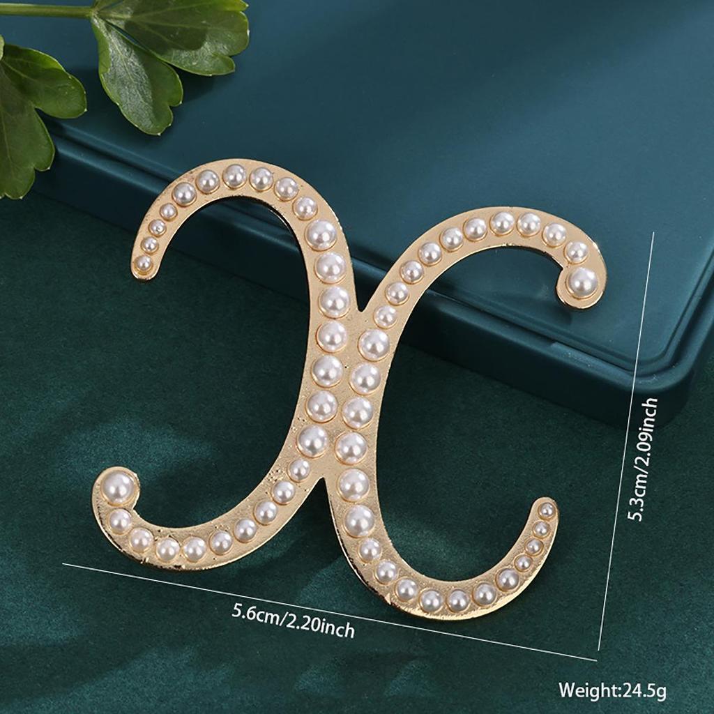 Pearl Alphabet Brooches: Retro Letter Pins for Clothing and Necklines.