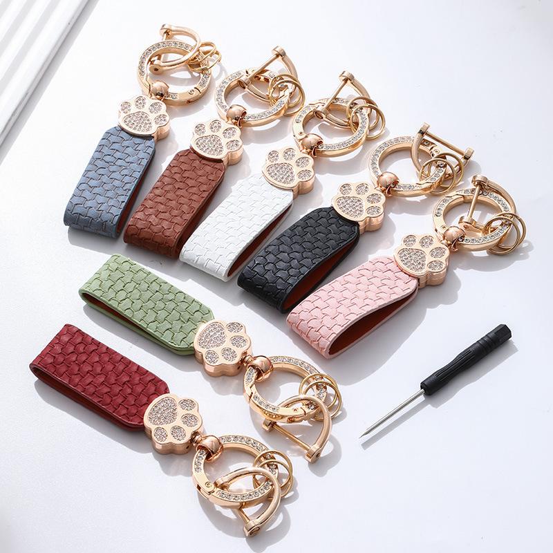 PU Leather Keychain with Cat Paw Design Fashionable Couples Key Ring Accessory Creative Gift Idea for Men Women Car Key Chains