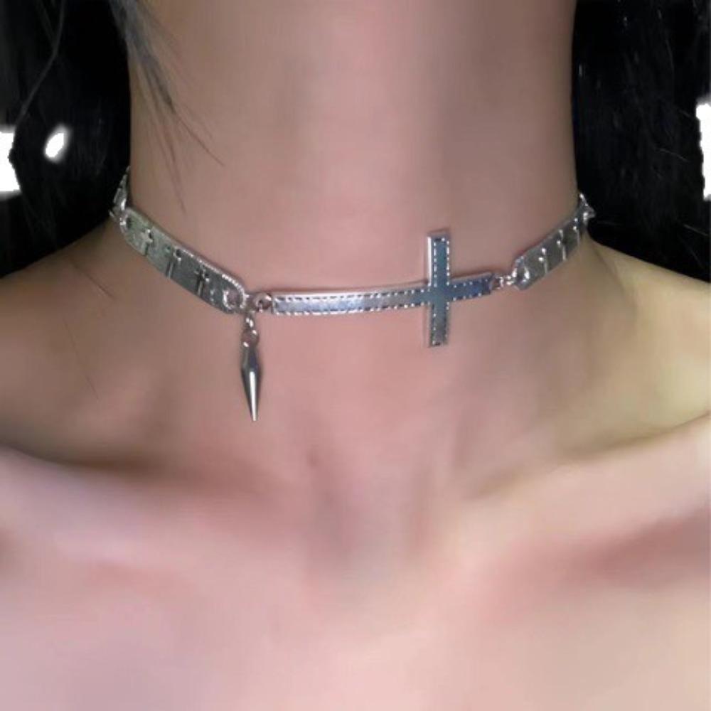 Y2k Gothic Sliver Color Cortex Cross Metal Embossed Cross Splicing Rivet Tassel Choker Necklace for Women Punk Hot Girl Jewelry