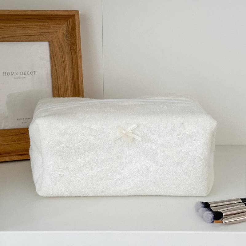 Minimalist Towel Cloth Storage Bag With Waterproof Fabric For Home And Travel Use