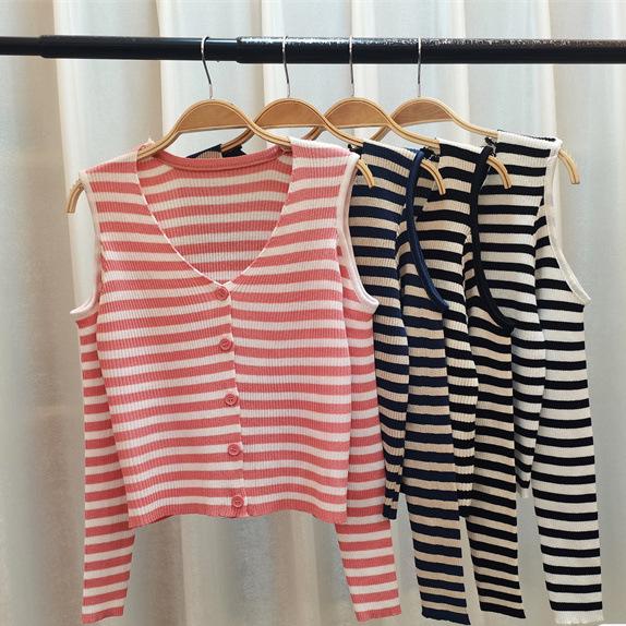 

Женский осенний свитер-кардиган с V-образным вырезом и открытыми плечами в полоску One Size [75-120 pounds]