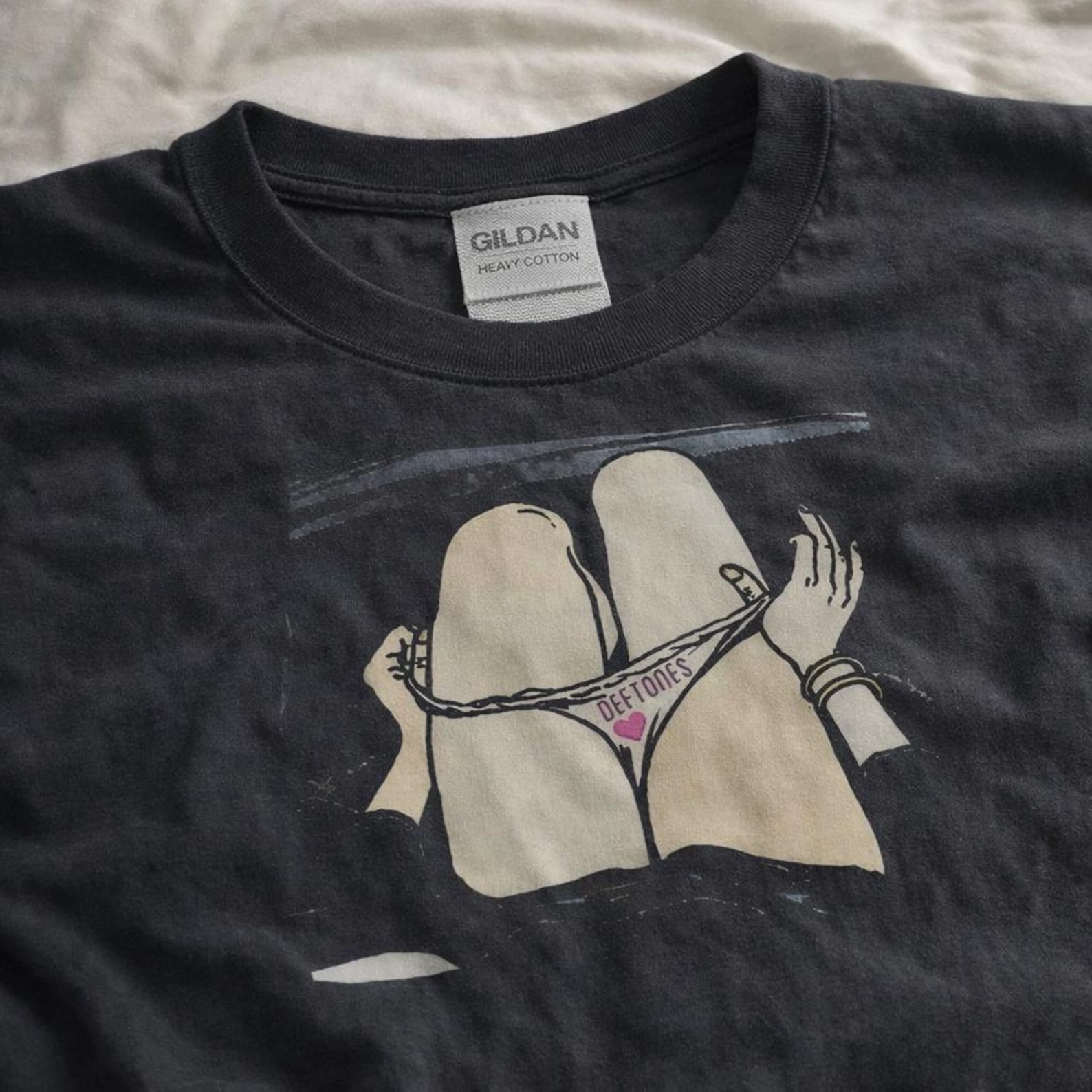 Vintage Distressed Music Tee – Retro Edgy Graphic Shirt Gildan S