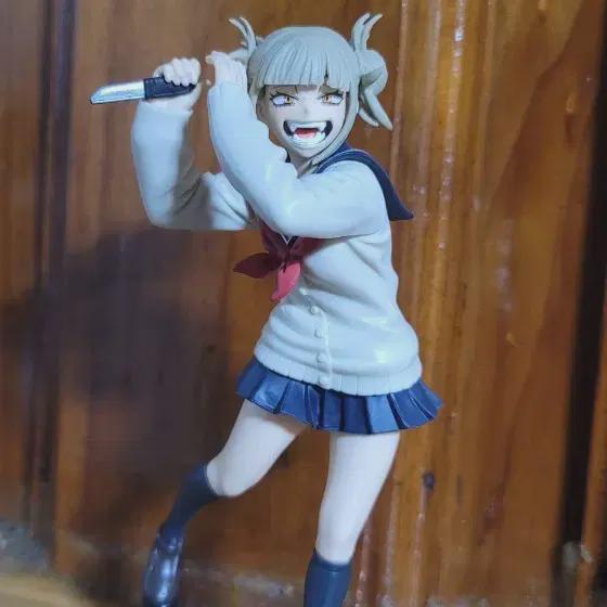 

Batch Of 2 Nahya Figures