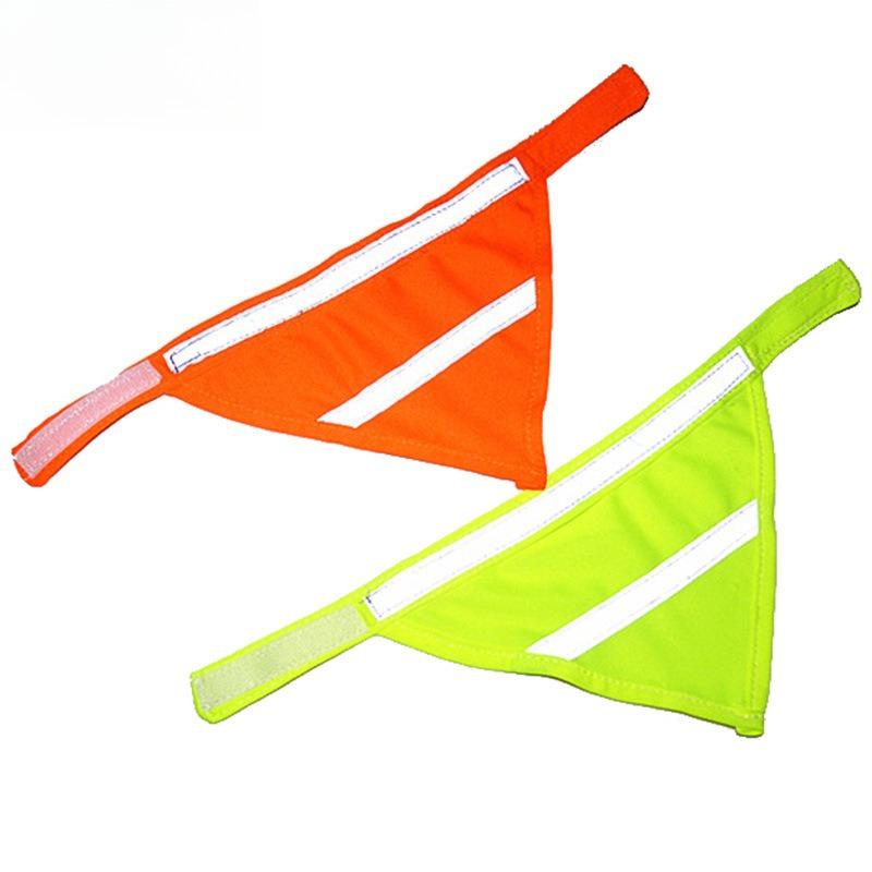 Bavette Réfléchissante Haute Visibilité pour Chien Triangle de Sécurité Réglable Écharpe Pour Chien Moyen Grand Marche Nocturne