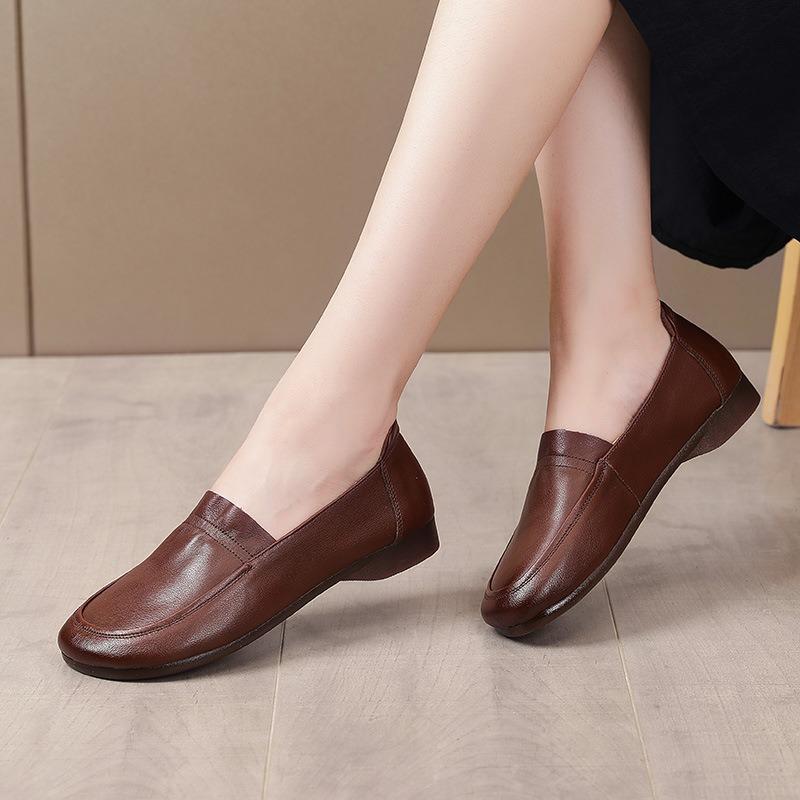 Spring new shallow wear-resistant leather casual flat-soled mother shoes comfortable medium and old women's shoes