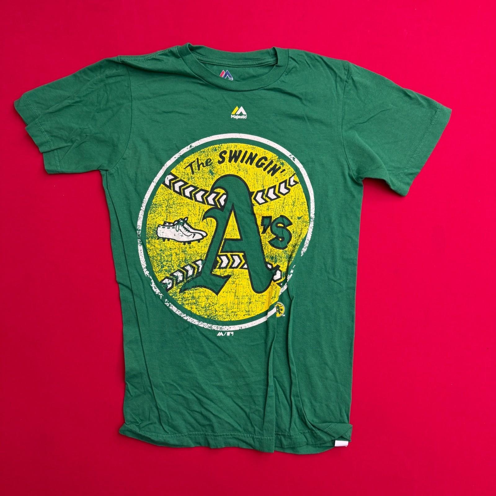 VTG Style Majestic Oakland Athletics Swingin As Green Graphic T-Shirt Mens Small M