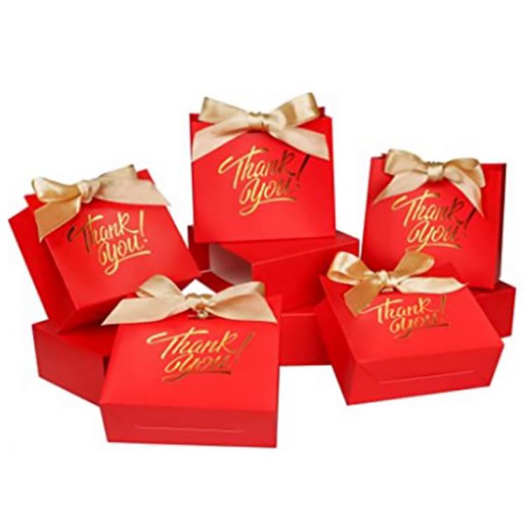 

Розовая штампованная европейская свадебная коробка для конфет и подарков