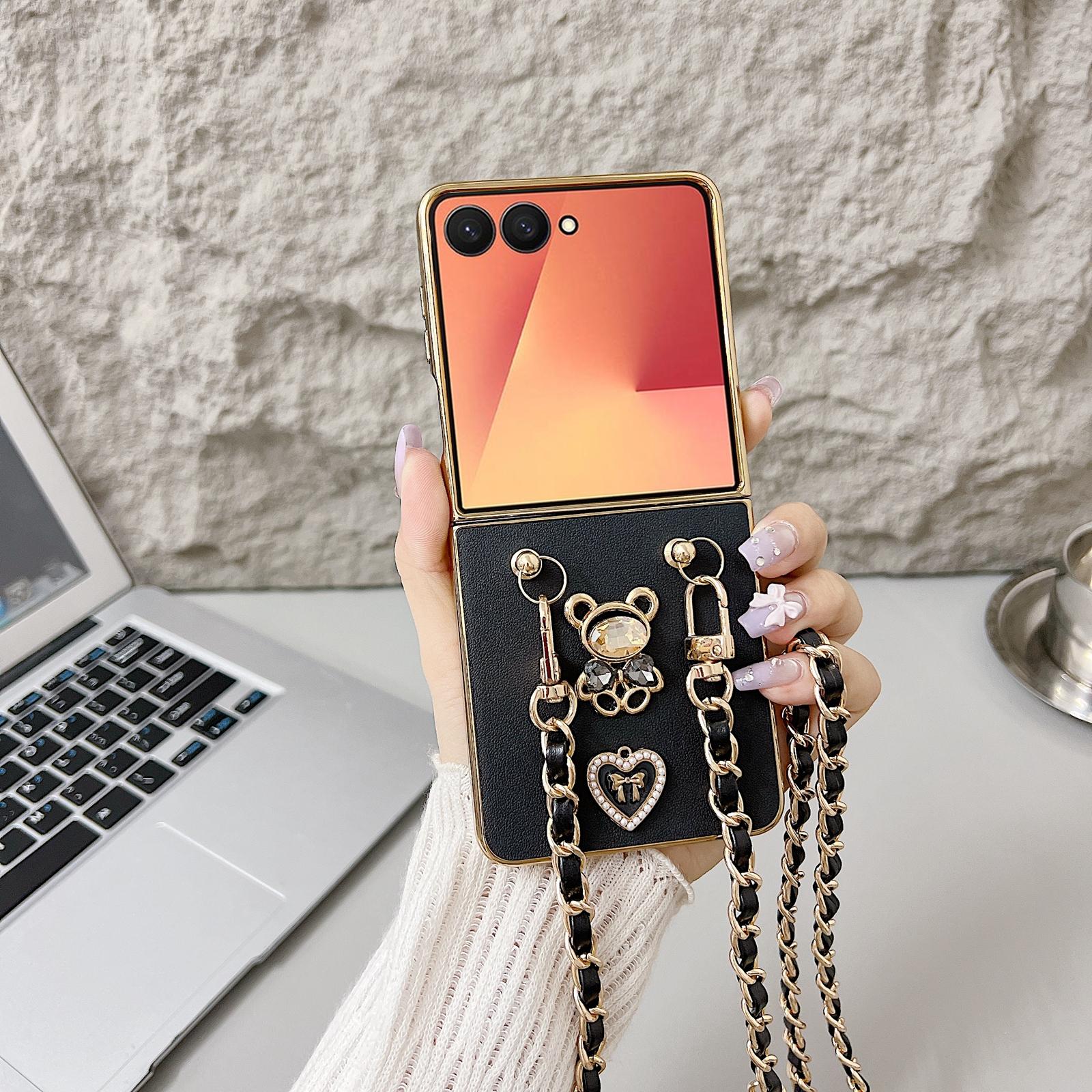 

Чехол для Samsung Galaxy Z Flip7 5G с ремешком, декор в виде сердца и медведя из наппы, текстурный, из ПУ, ТПУ, ПК, задняя крышка для телефона Black