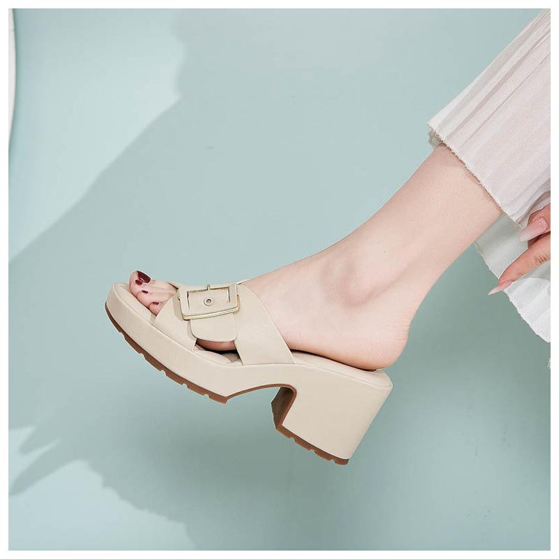 New 2025 Spring and Summer Platform Sandals Women's Casual Comfortable Large-size Metal Buckle Slippers . SKT