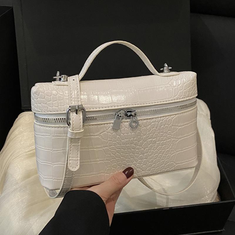 

Портативная маленькая сумка женская 2025 новая трендовая темпераментная повседневная в иностранном стиле сумка через плечо нишевого дизайна маленькая квадратная сумка кроссбоди белый