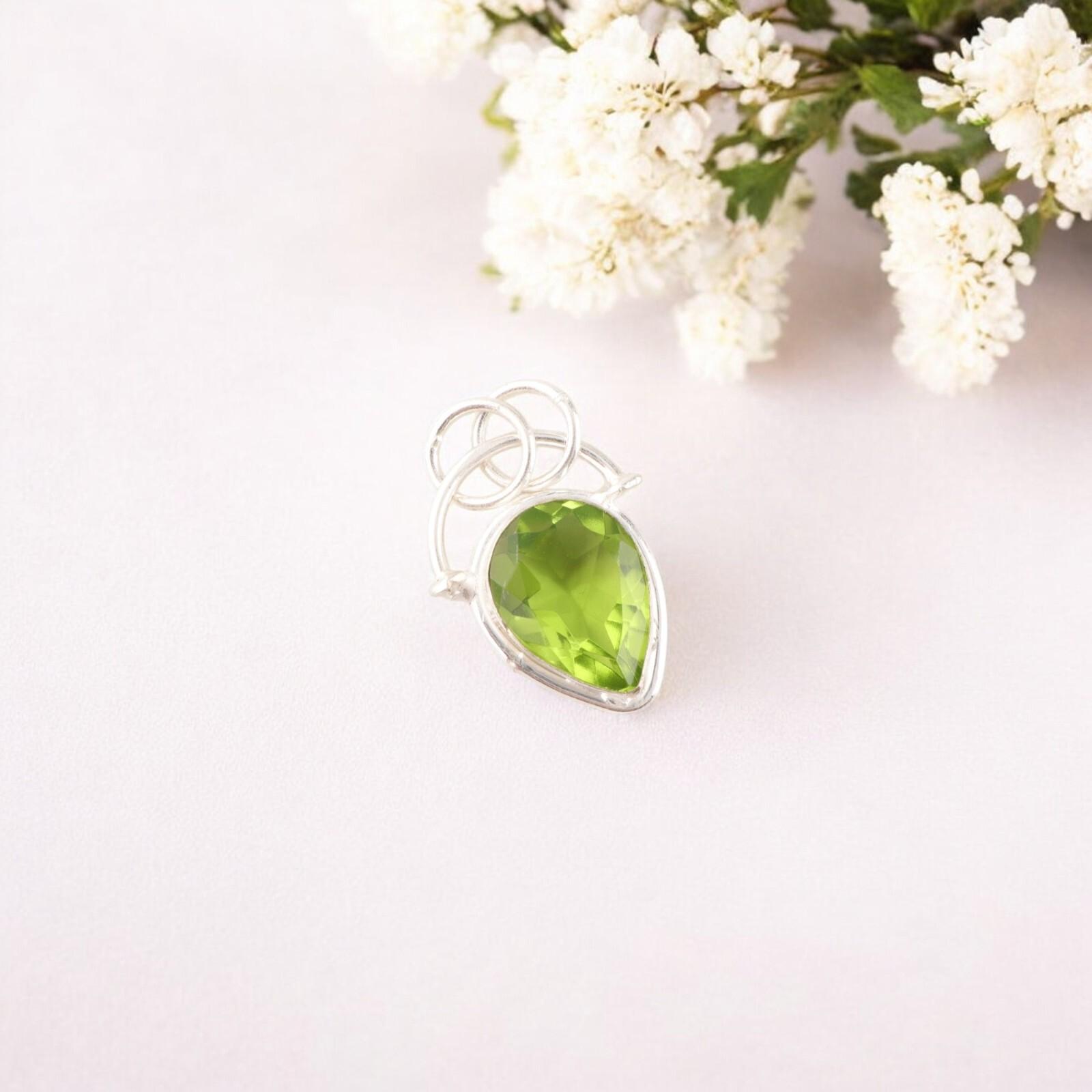 

Faceted Peridot Gemstone 925 Solid Silver Jewelry Handmade Pendant New Year Gift PP-56-6