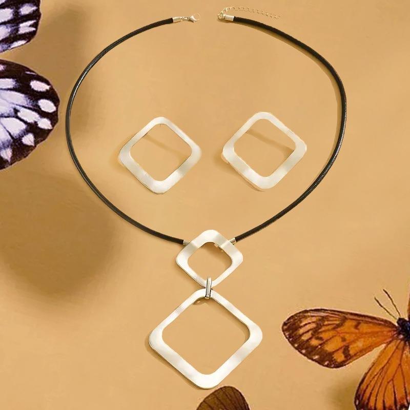 

Titanium steel hollow geometric pendant jewelry women s light luxury niche fashion personalized necklace trendy cool premium versatile set срібло сірий колір