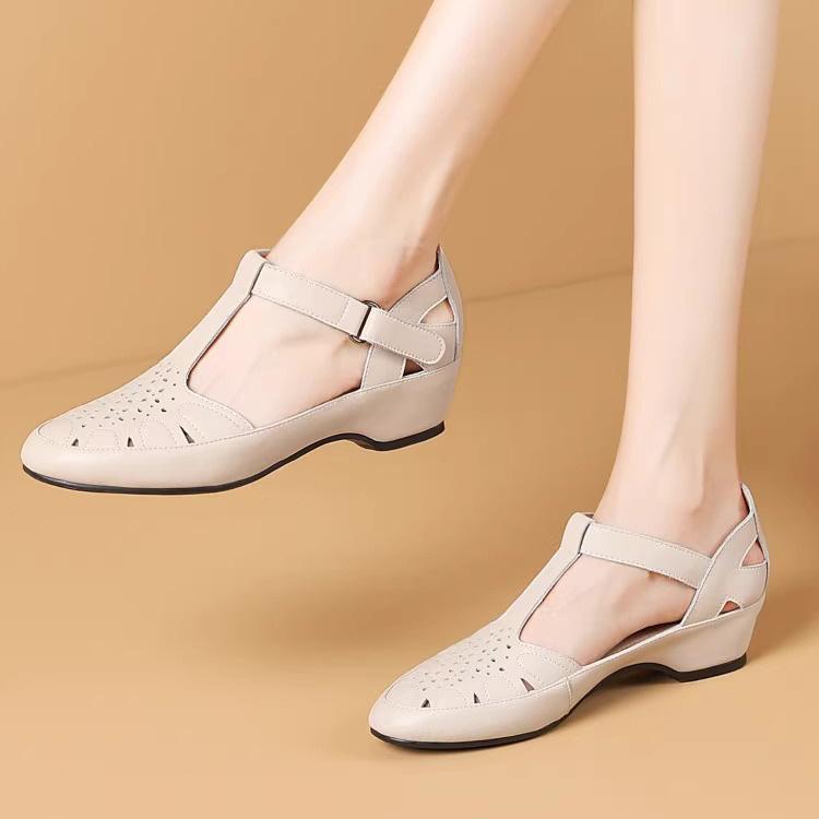 

2025 summer new women s shoes bag head sandals versatile middle heel wedge mother shoes hollow T-shaped sandals 40