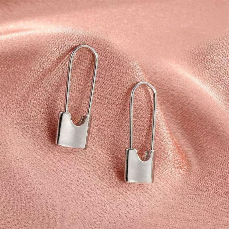 Pin Lock Earrings Premium Sense Light Luxury Niche Earrings Women'S Metal Cold Wind Personality Earrings