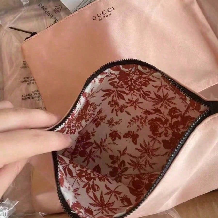 The No. 1 Gucci Lady's Organizer Bag, with a Sweet Style, Is Suitable for Daily Use, Storing Cosmetics and Samples.