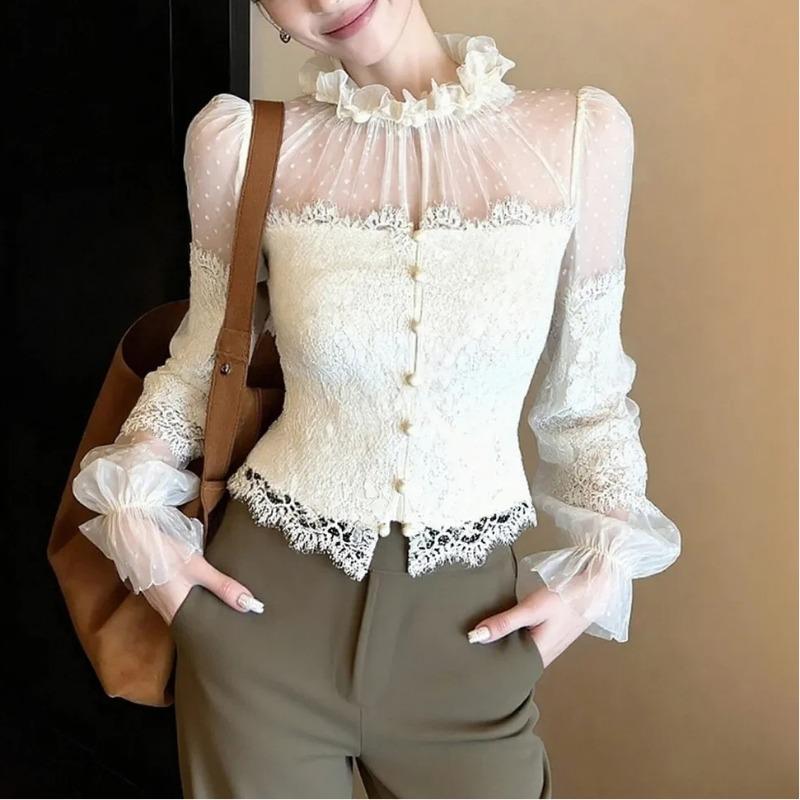 Damski jesienno-zimowy top z koronkowym patchworkiem na siateczkowej podstawie, styl 'Czyste Pragnienie', z falbankowym wykończeniem, unikalny, elegancki, z długim rękawem, do noszenia jako warstwa bazowa