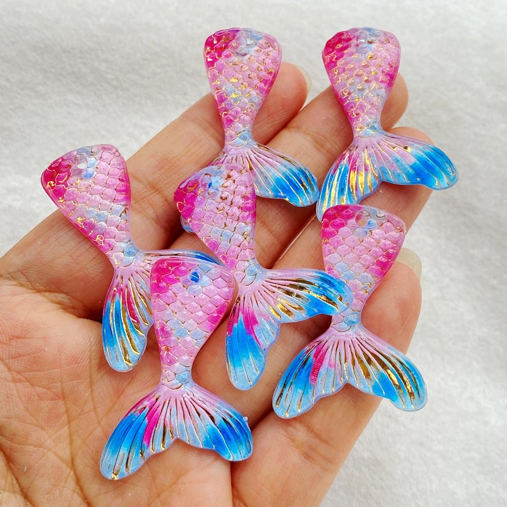 10 Stück Gemischte Glänzende Farbige Meerjungfrauenflosse Mit einem Loch für Scrapbooking, Hochzeitsdekoration & DIY Schmuckherstellung Zubehör