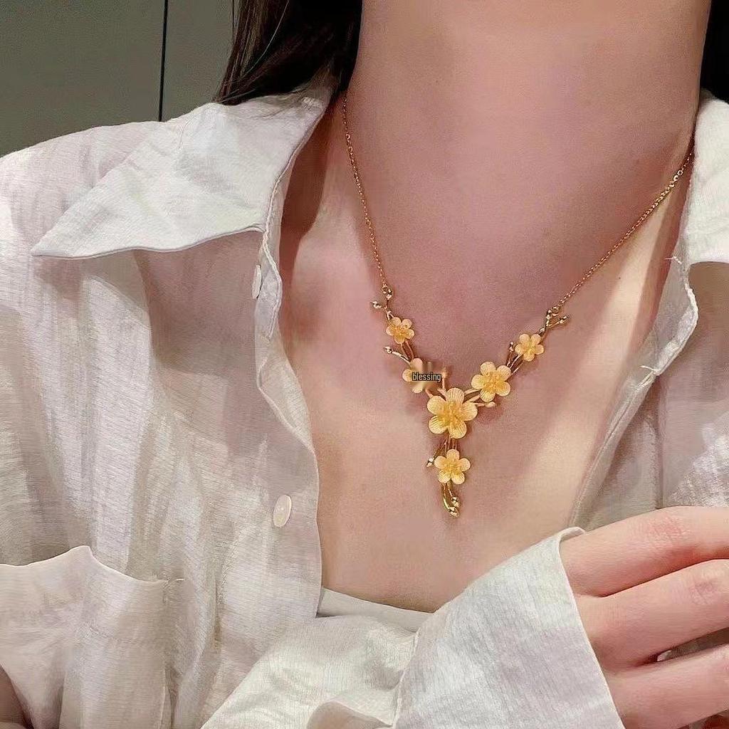 Shajin Blühende Halskette: Damenanhänger aus simuliertem Gold, luxuriöser High-End-Hochzeitschmuck.