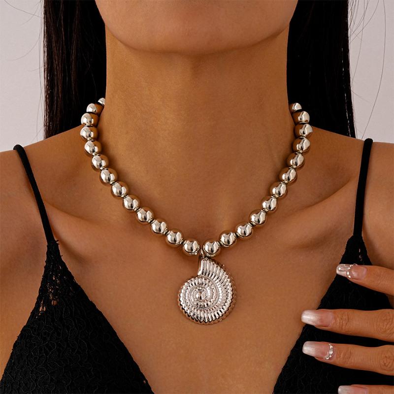 Medieval Style Metal Love Conch Necklace Light Luxury Niche Exaggerated Clavicle Chain Personality Design Necklace