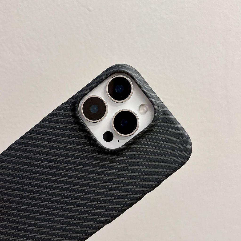 Apple 17 Pro Max Large Hole Kevlar Carbon Fiber Texture iPhone 16 Full Coverage Anti-Fall Case