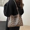 Shoulder Bag Retro Fashion Simple Texture Large Capacity Leopard Print Trendy Cool Babes Casual Commuter Tote Bucket Bag Women