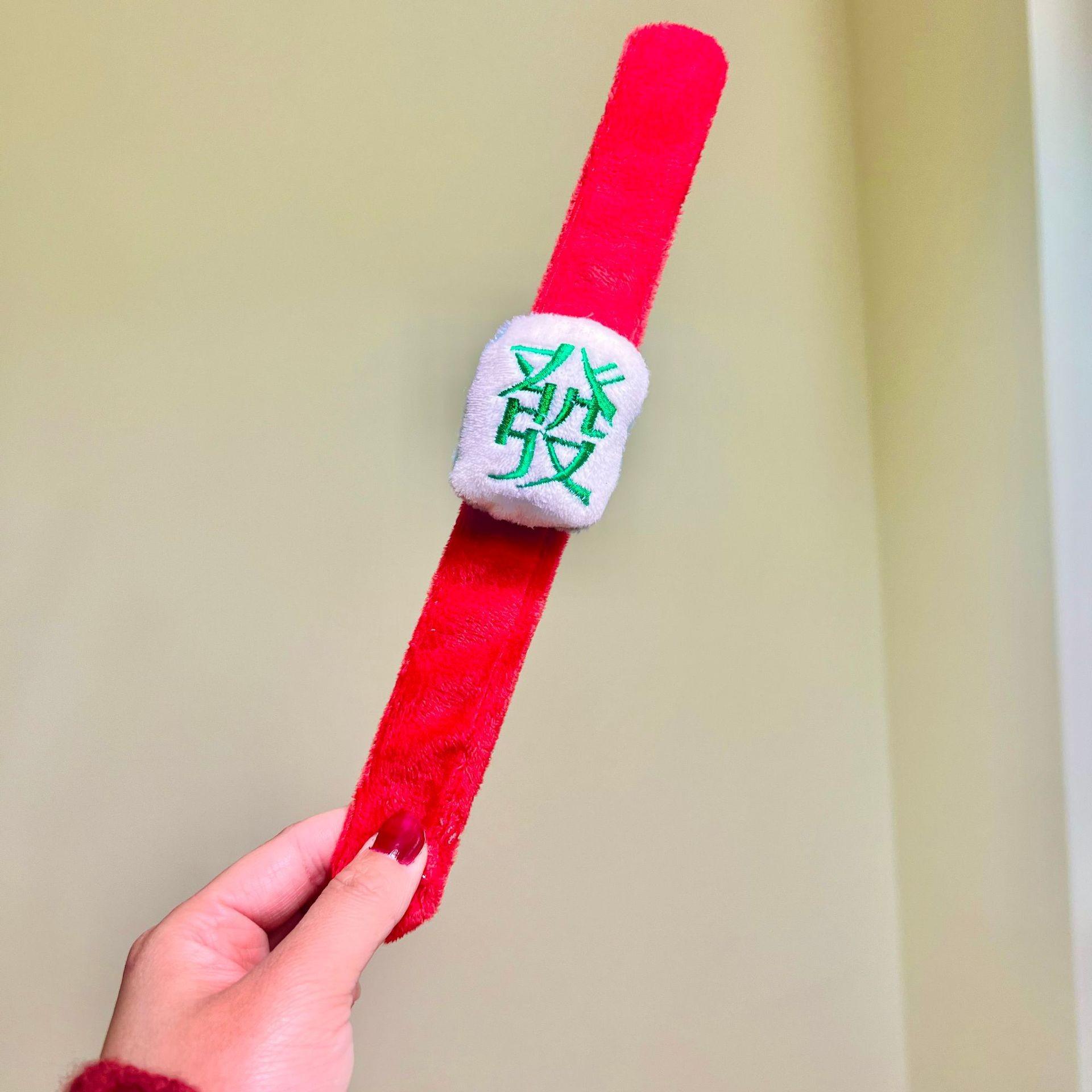 Рождественский браслет-защелка с оленем - Милый праздничный подарок