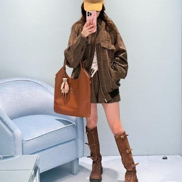 MIU Style 26 Retro Houndstooth College Mini Skirt for Women - Early Spring Collection